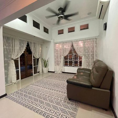 Homestay Laman Nuri, Kota Damansara 페탈링자야 외부 사진
