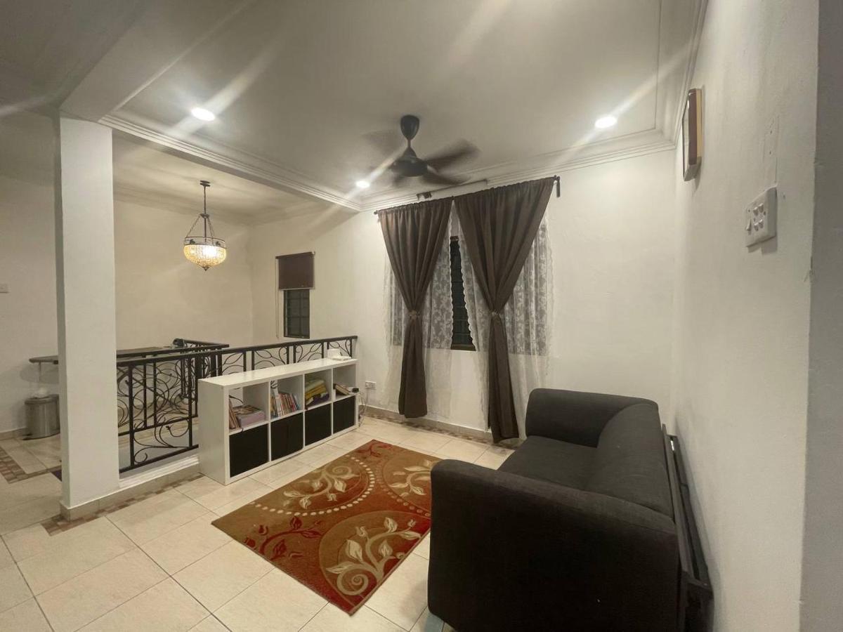 Homestay Laman Nuri, Kota Damansara 페탈링자야 외부 사진