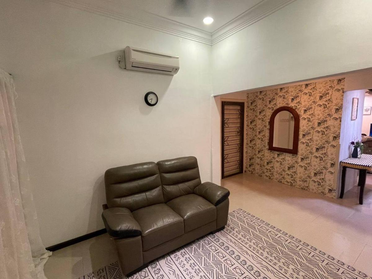 Homestay Laman Nuri, Kota Damansara 페탈링자야 외부 사진